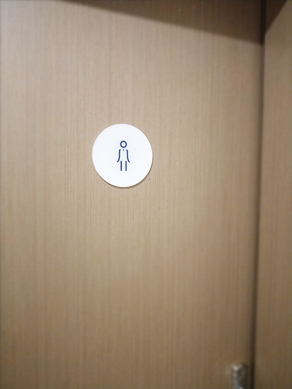 女洗手間標牌